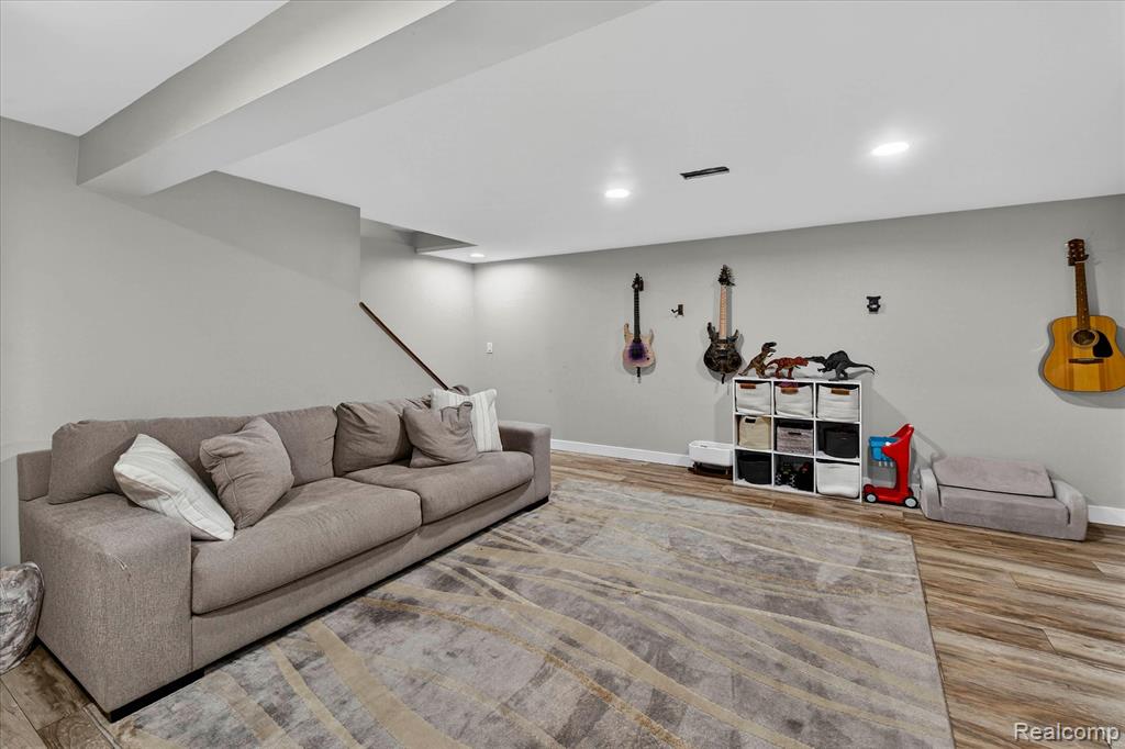 933 Abbey Lane, Milford, MI 48381 — Photo 25