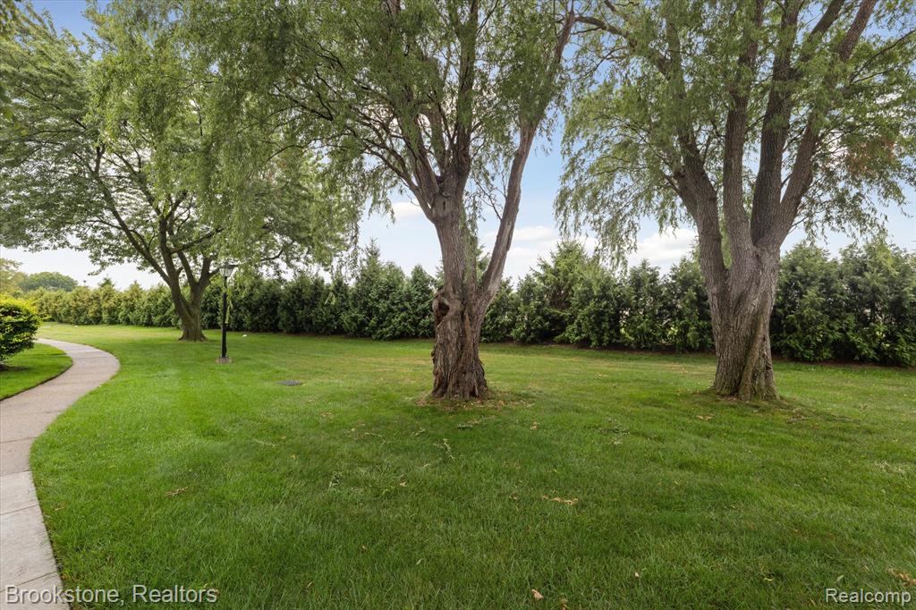 8721 Kennedy Circle North, 4, Warren, MI 48093 — Photo 3