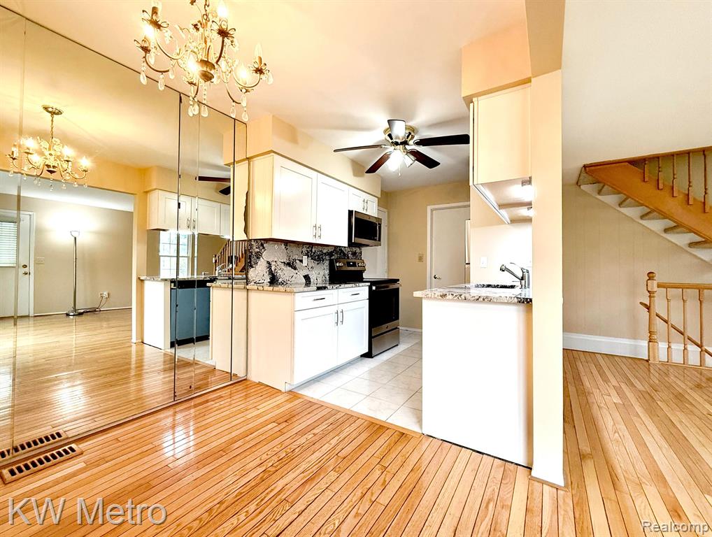 223 NEPTUNE Drive, Walled Lake, MI 48390 — Photo 7