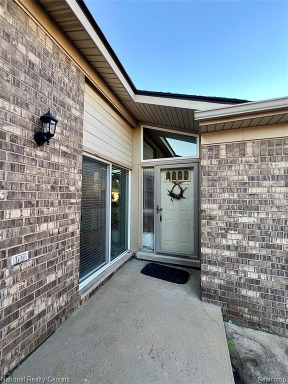 50314 PARADISE Court, Macomb, MI 48044 — Photo 2