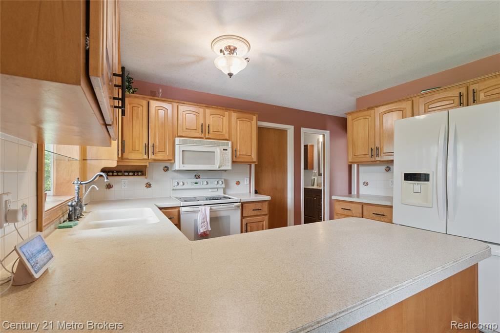 8505 Old Plank Road, Grand Blanc, MI 48439 — Photo 21
