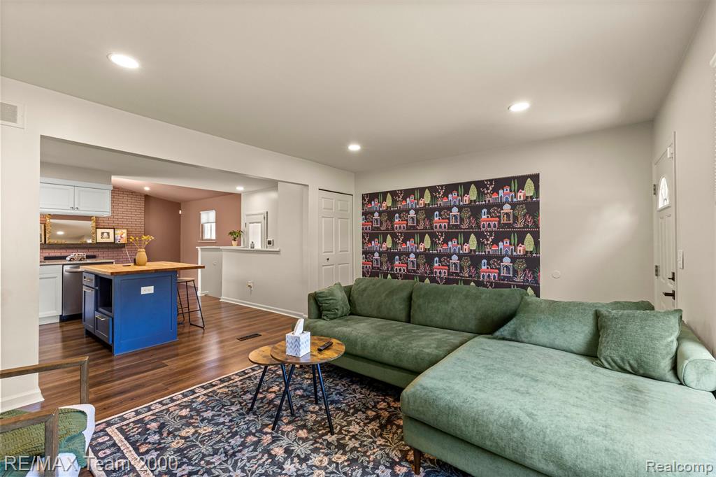 7085 London Court, Canton, MI 48187 — Photo 6