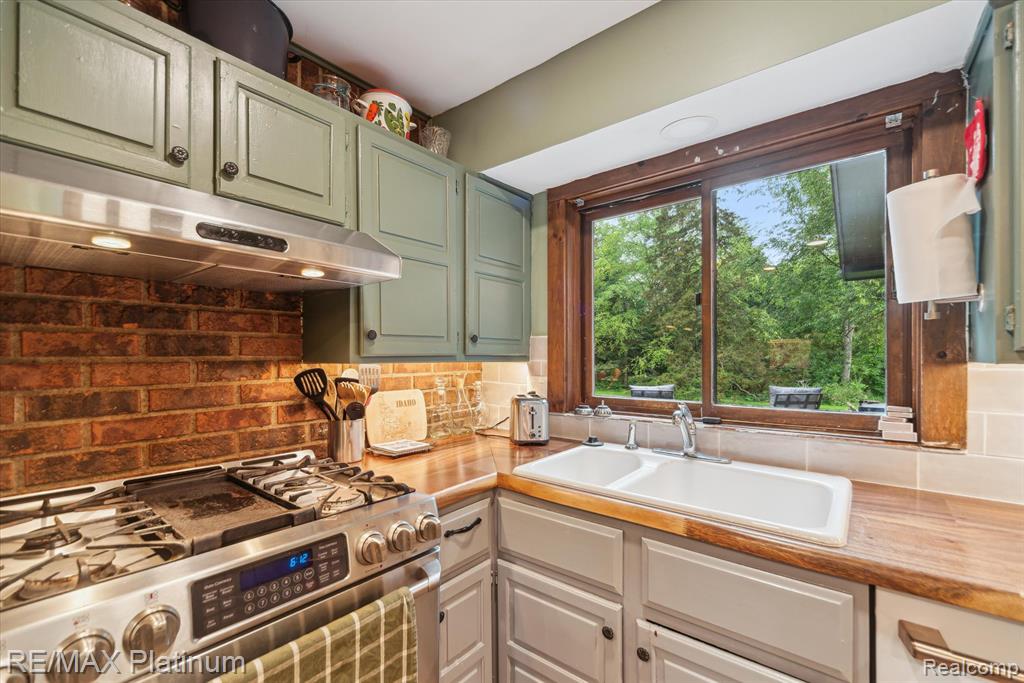 5152 Milroy Lane, Brighton, MI 48116 — Photo 18