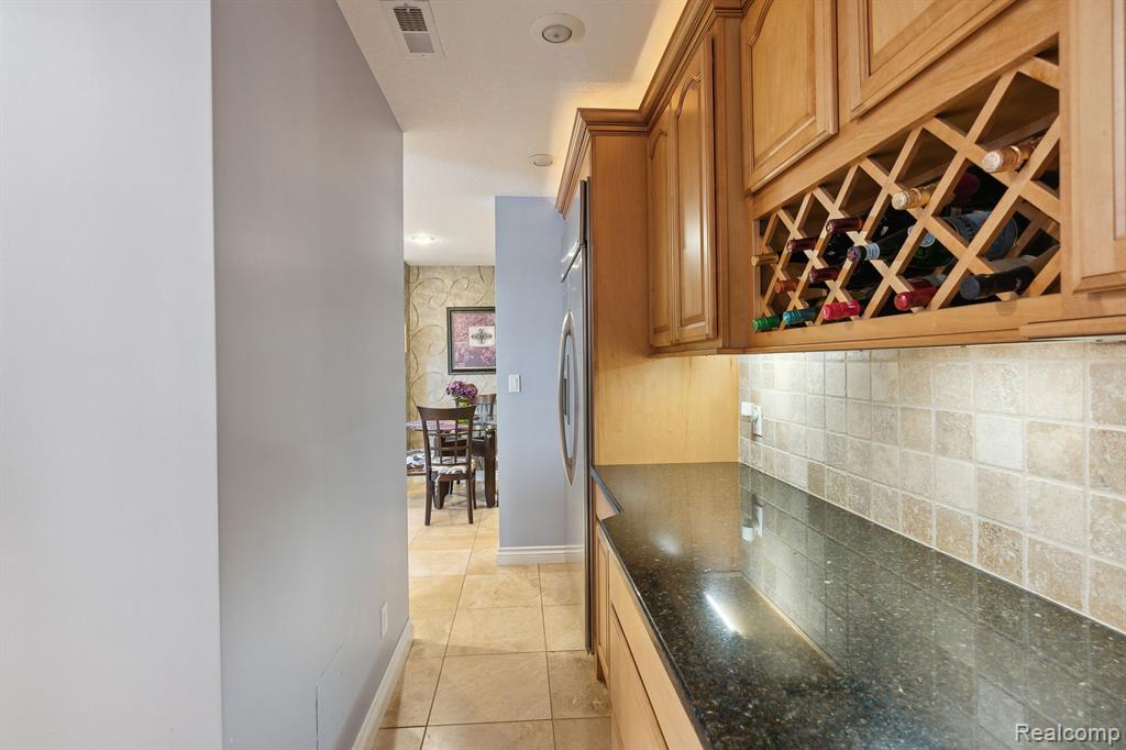 8162 E JEFFERSON Avenue, 7B, Detroit, MI 48214 — Photo 12