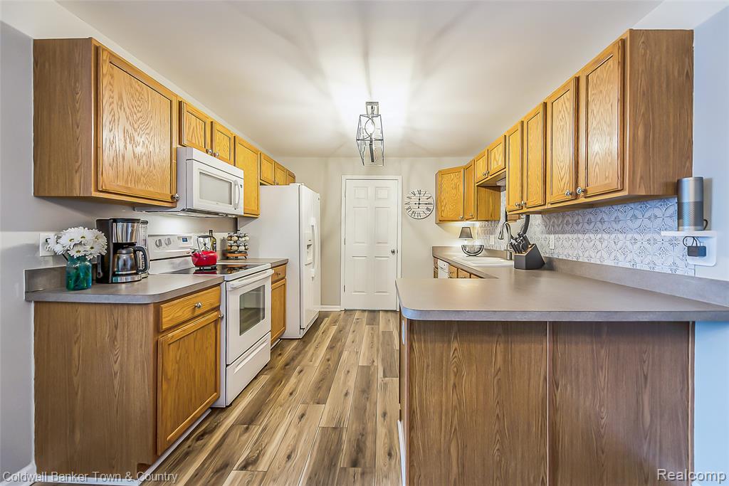 3377 Kneeland Circle, Howell, MI 48843 — Photo 14
