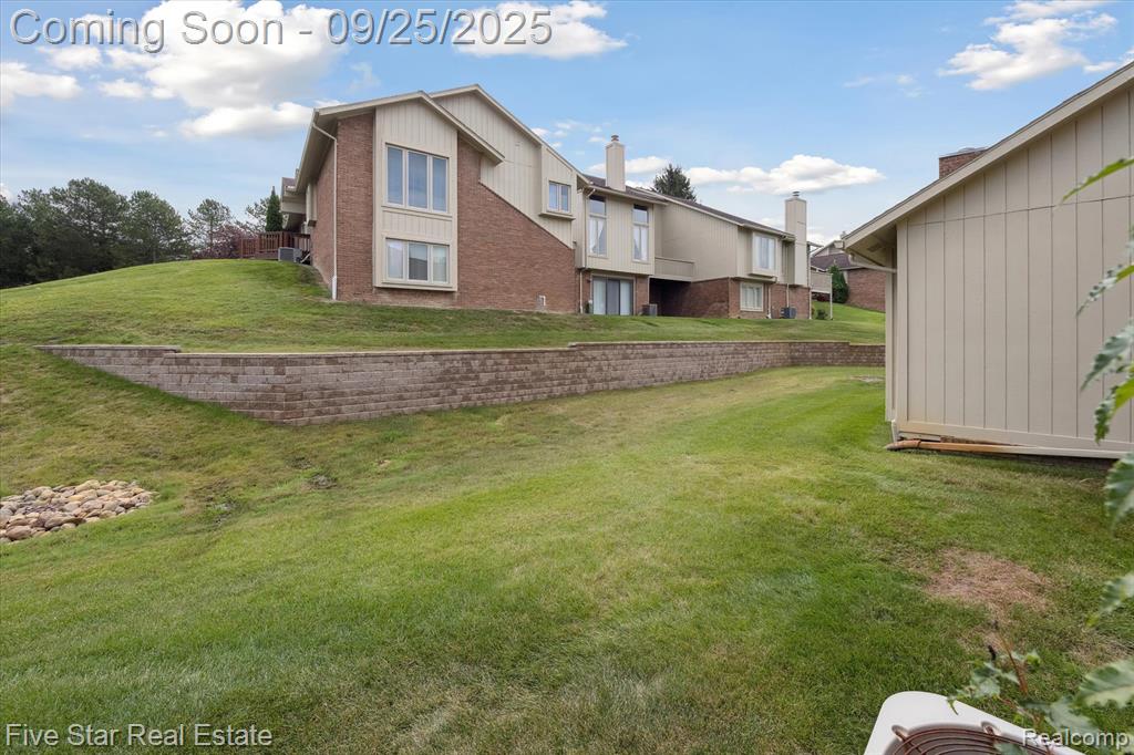 5611 Hillcrest Circle W, 50, West Bloomfield, MI — Photo 36