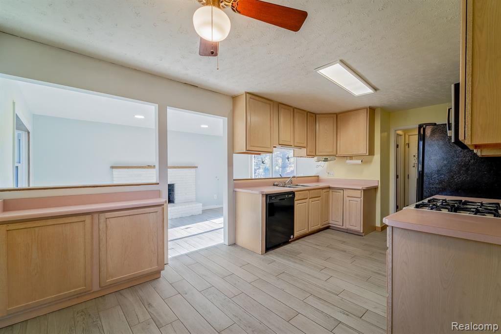 5809 HUNTINGTON Drive, Ypsilanti, MI 48197 — Photo 21