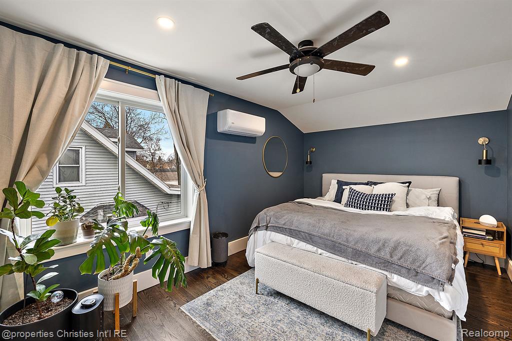 702 S Vermont Avenue, Royal Oak, MI 48067 — Photo 16