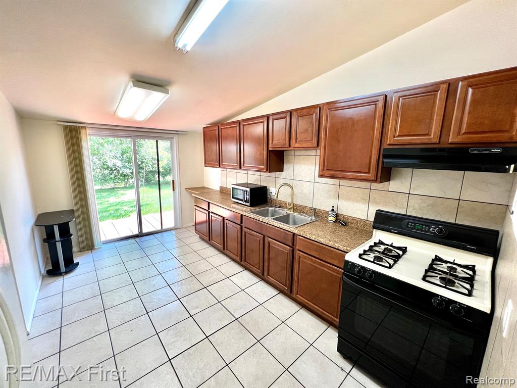 31030 E COUSINO Drive N, Warren, MI 48092 — Photo 8