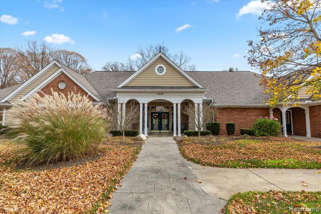 4648 BERKSHIRE Drive, Sterling Heights, MI 48314 — Photo 31