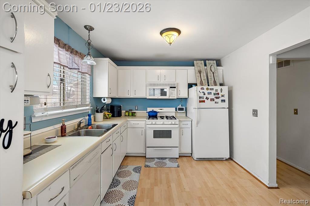 6823 Engleman, Center Line, MI 48015 — Photo 12