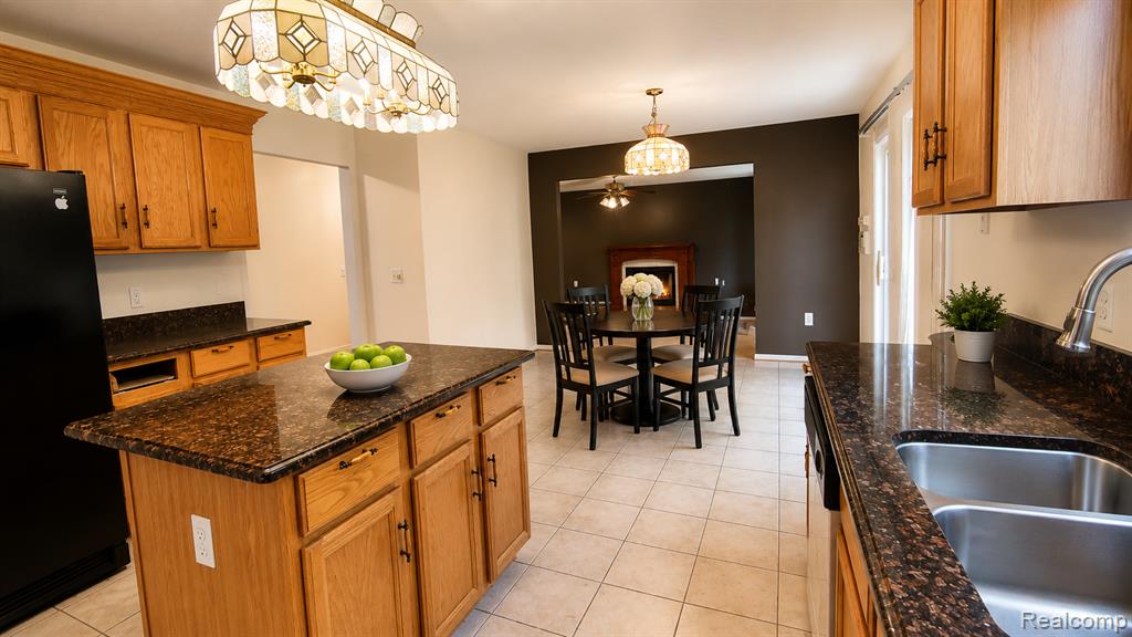 7622 Park Meadow Lane, West Bloomfield, MI 48324 — Photo 7