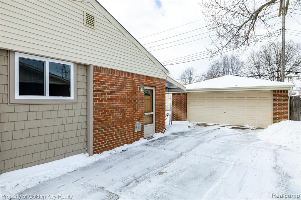6951 Apache Trail, Westland, MI — Photo 16