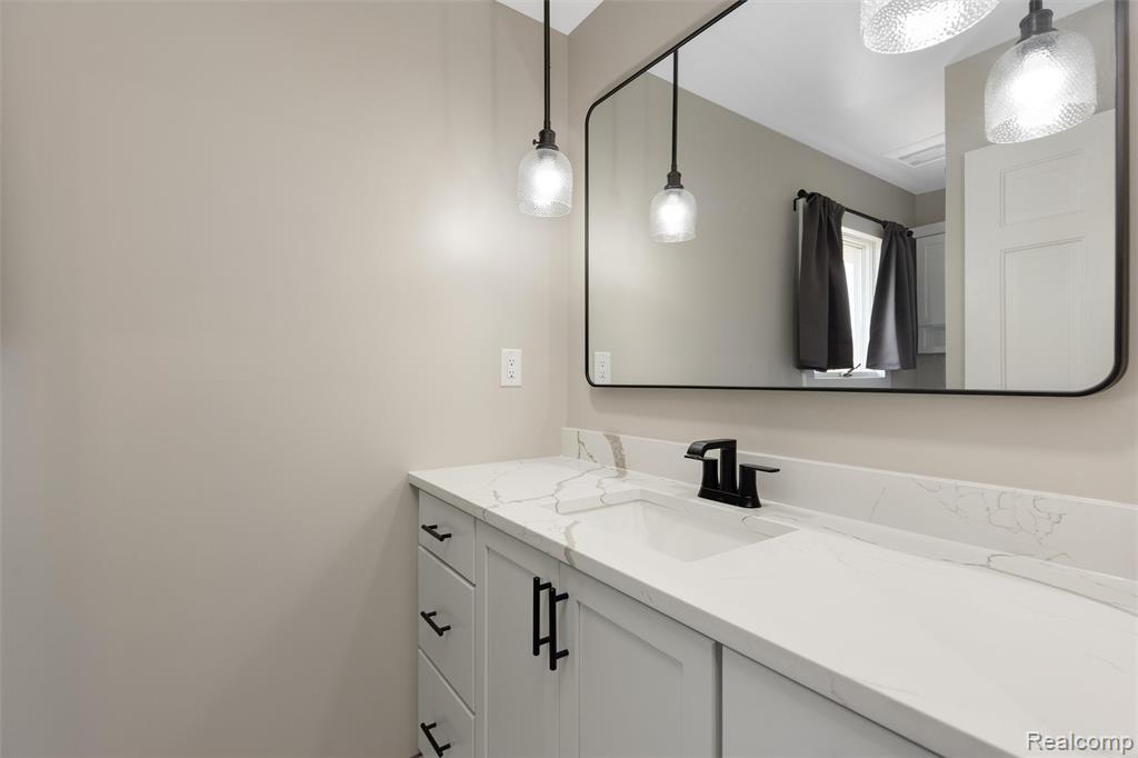38846 Venetian Drive, Harrison Township, MI — Photo 39