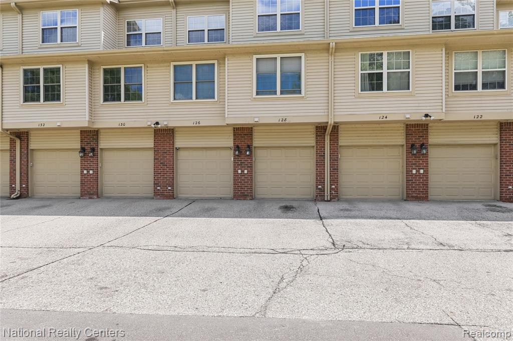 128 Sandy Lane, Walled Lake, MI 48390 — Photo 12
