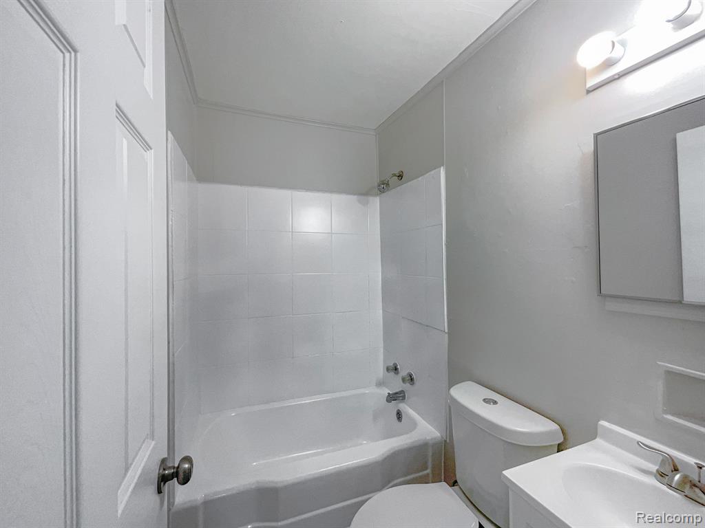 7054 FISHER Avenue, Warren, MI 48091 — Photo 12