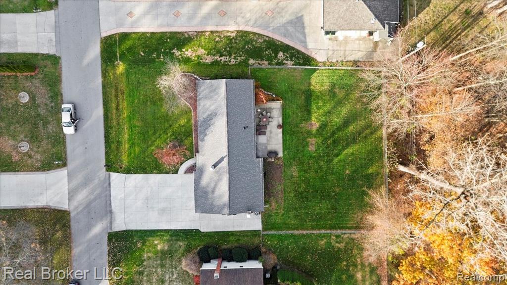 52048 Brentwood Drive, Shelby Twp, MI 48316 — Photo 6