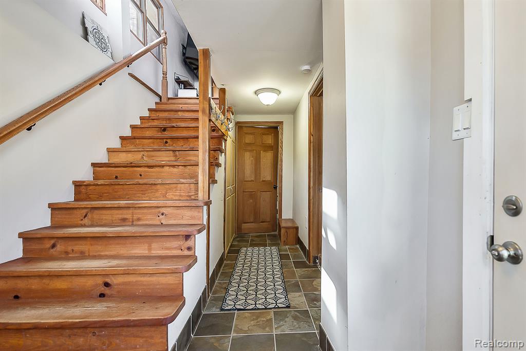 8128 Halfway Drive, Brighton, MI 48116 — Photo 5