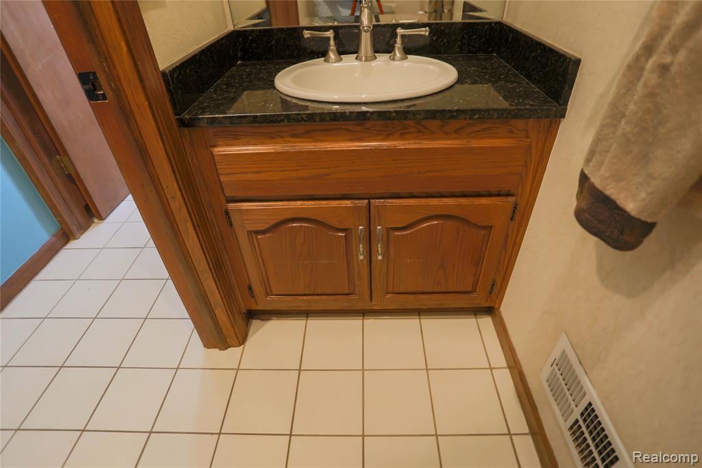 810 Box Canyon Court, Rochester Hills, MI 48309 — Photo 28