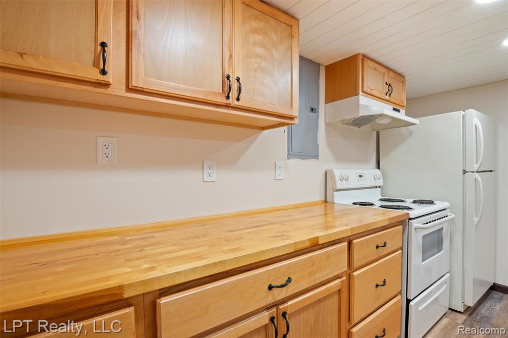 38201 Carolon Boulevard, 17B, Westland, MI — Photo 24