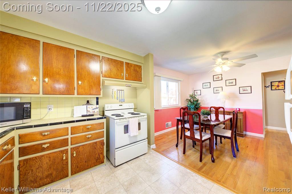 9338 Colorado Street, Livonia, MI 48150 — Photo 16