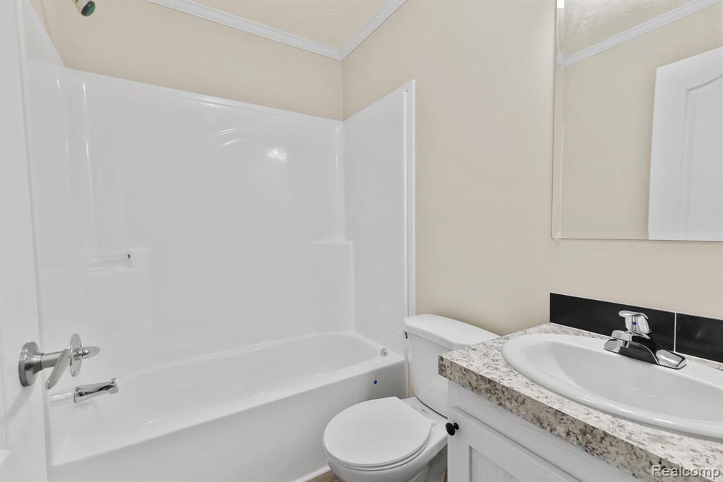 11055 Silver View Court, South Lyon, MI 48178 — Photo 9