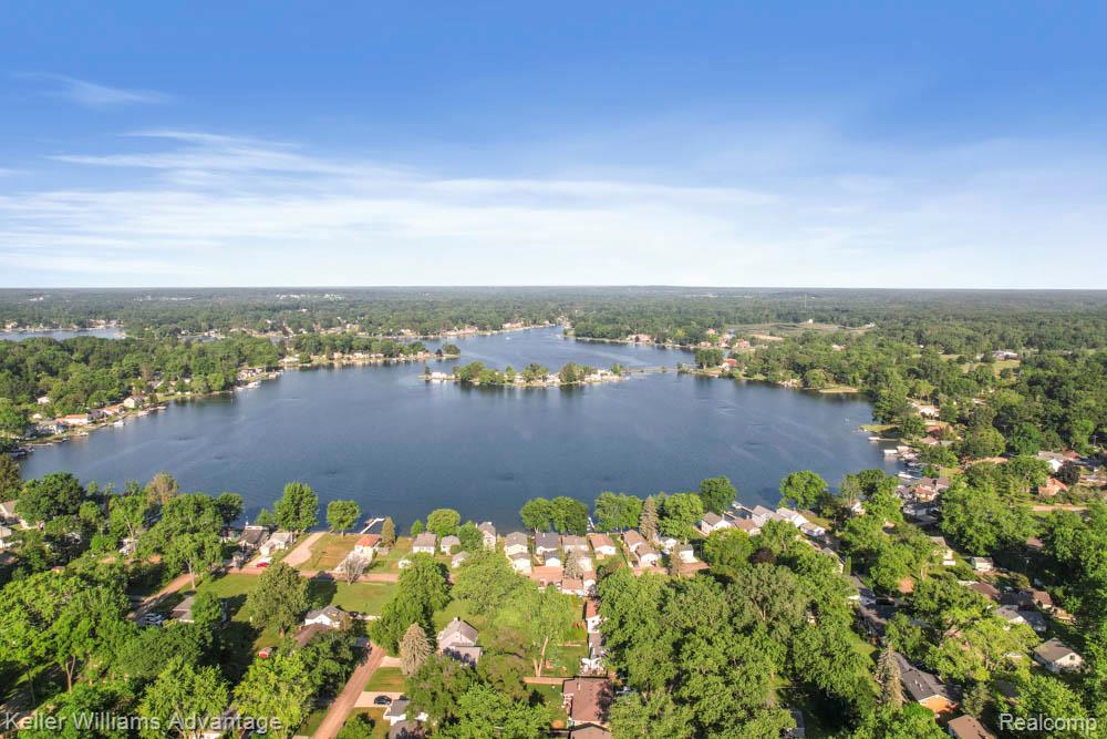 4253 Hunters Drive, Highland, MI 48356 — Photo 4