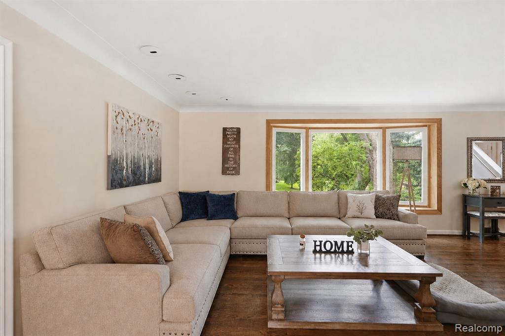 27310 Crestwood Drive, Franklin, MI 48025 — Photo 8