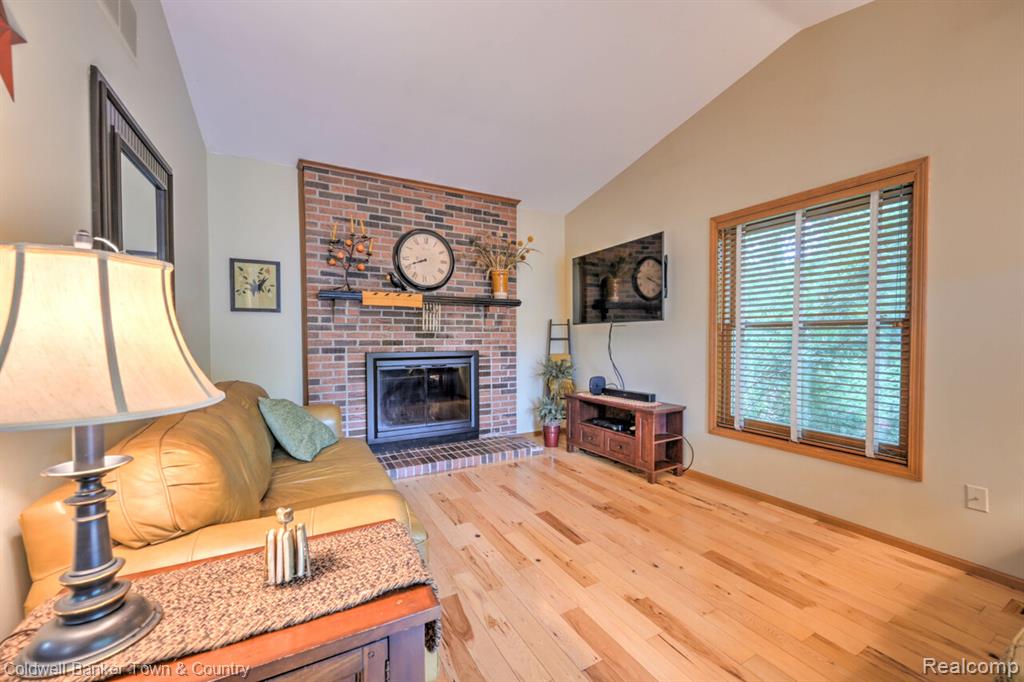 978 Oak Ridge Circle, Brighton, MI 48116 — Photo 17