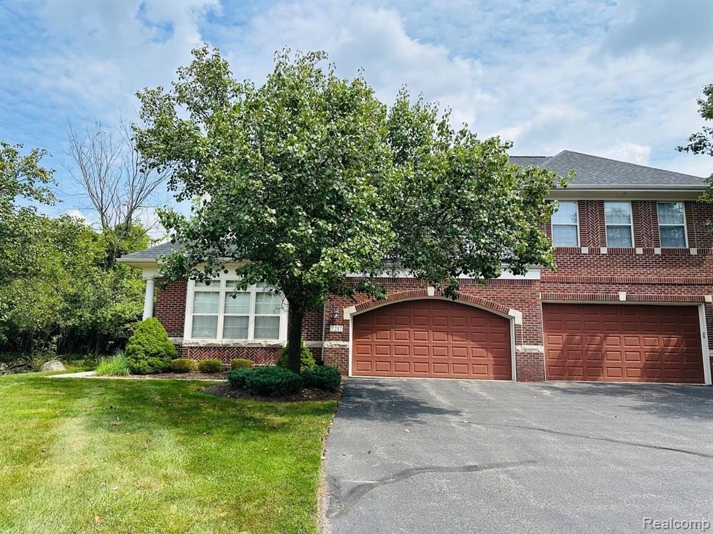7217 GATEWAY Drive, West Bloomfield, MI — front exterior