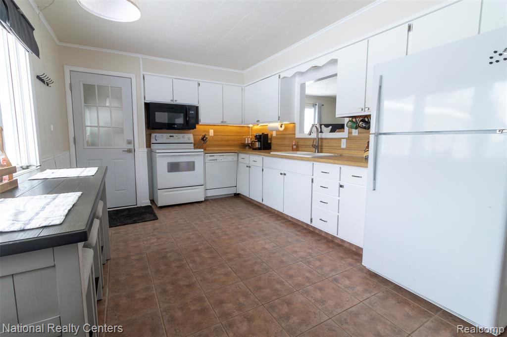 529 N Watkins, Perry, MI 48872 — Photo 9