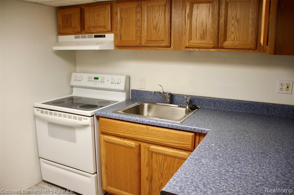 4092 Woodstock Road, Waterford, MI 48328 — Photo 39