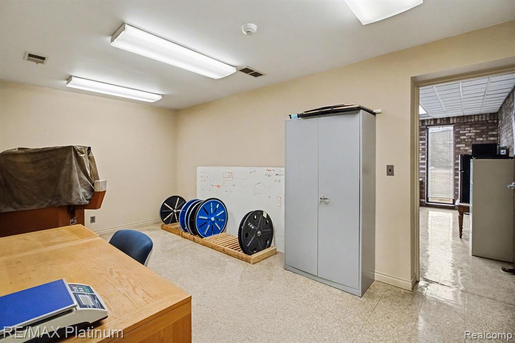 1200 HOLDEN AVENUE, Milford, MI, 48381