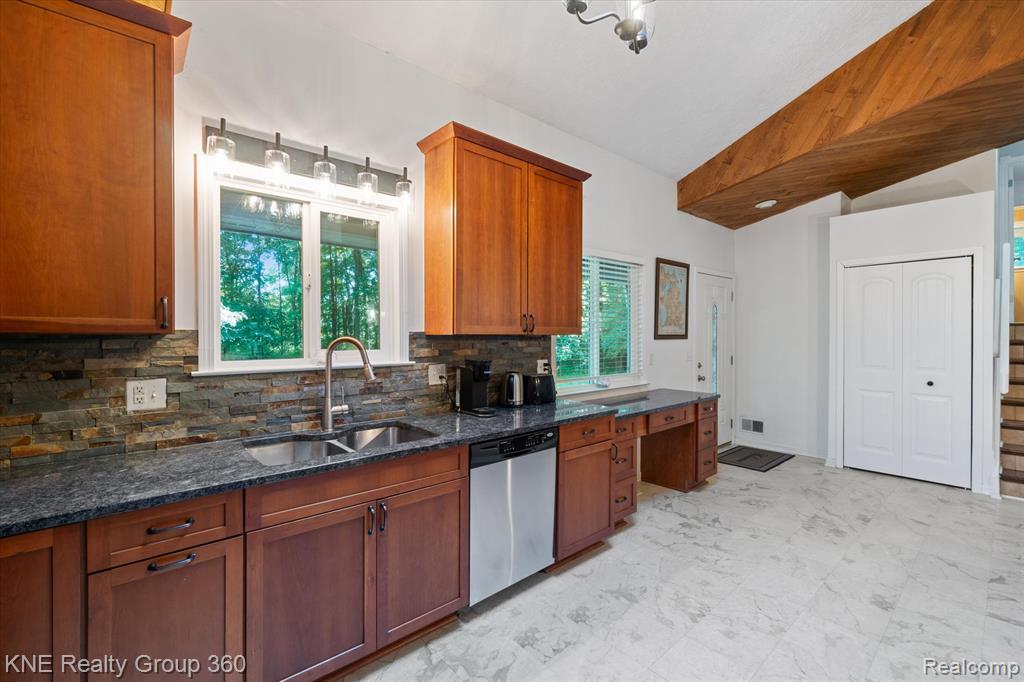 5022 Golf Club Road, Howell, MI 48843 — Photo 11
