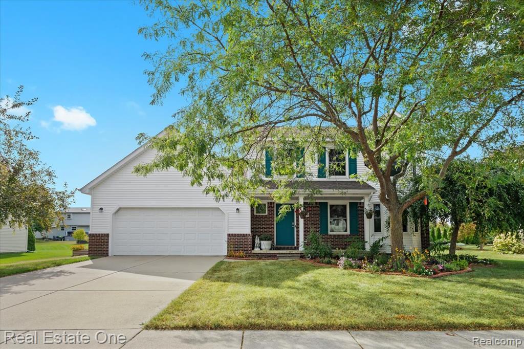 10090 Heatherway Drive, Pinckney, MI 48169 — front exterior