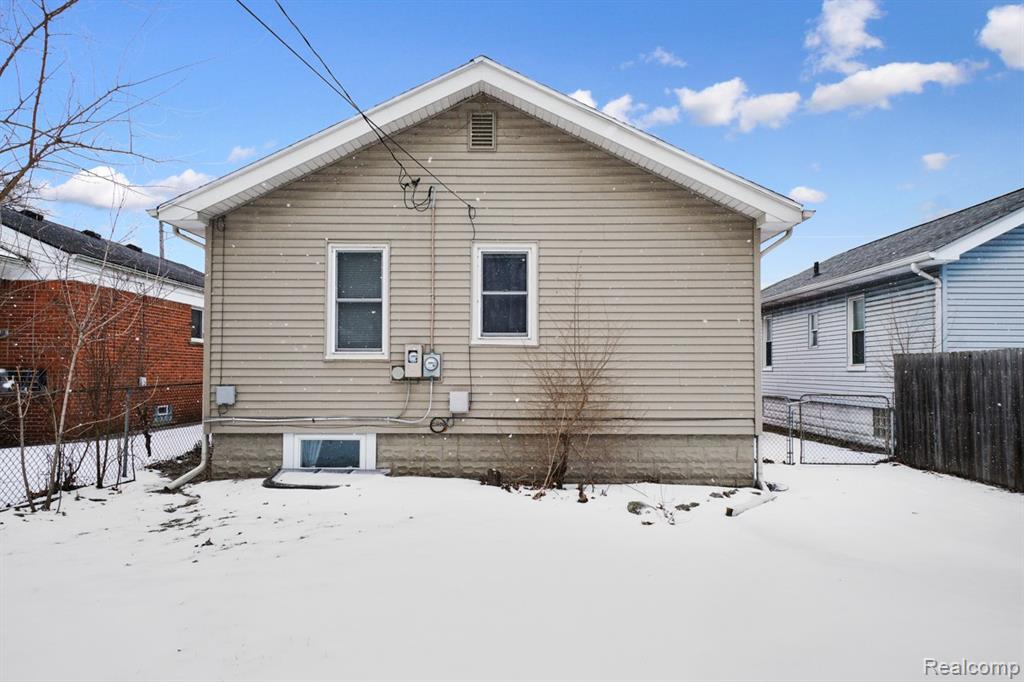 832 Pinecrest Drive E, Fenton, MI 48220 — Photo 29
