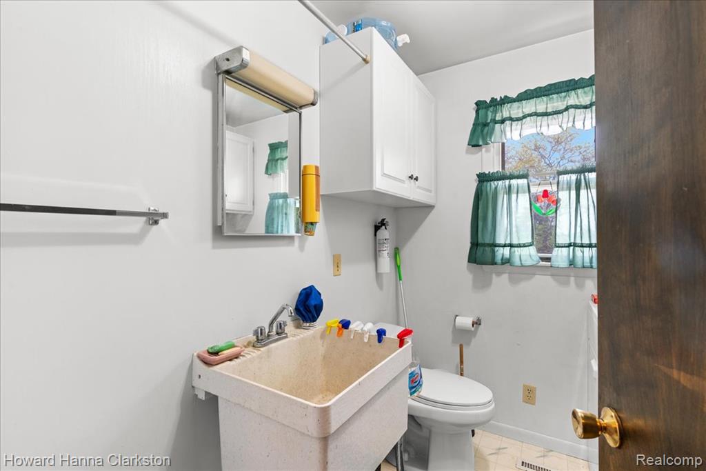 7247 N State Road, Owosso, MI 48867 — Photo 22