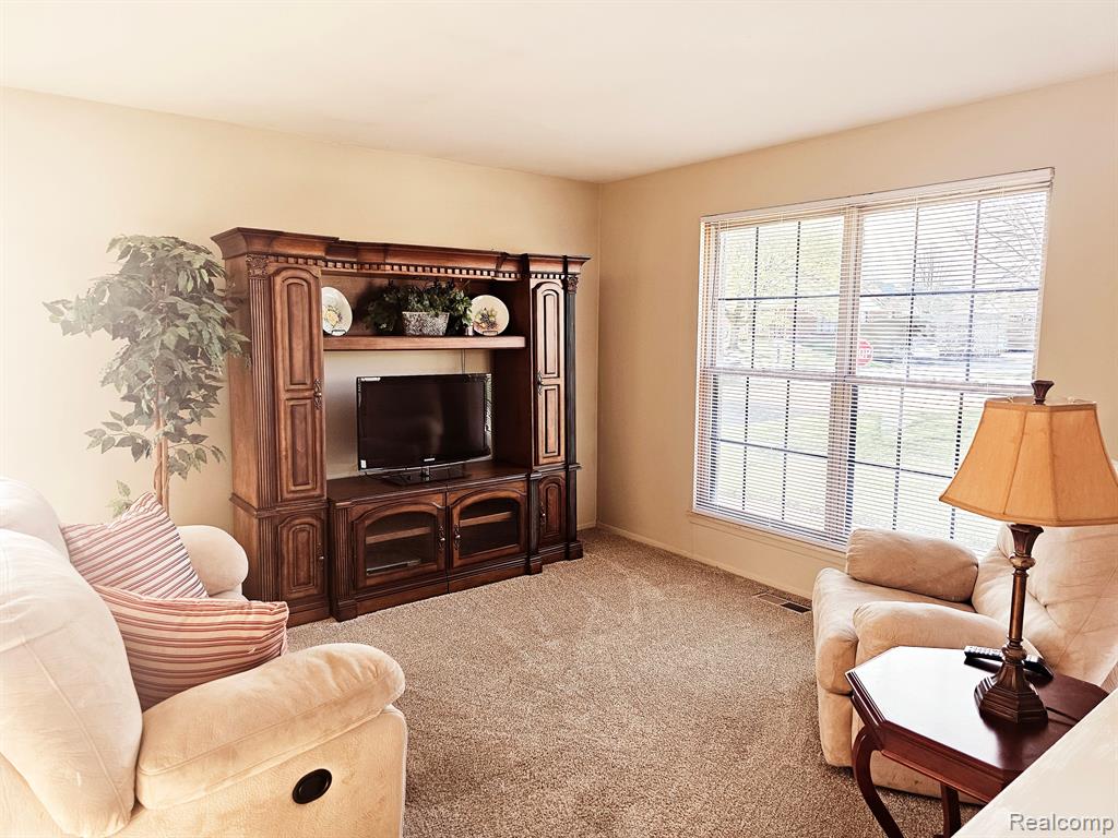 40703 Newport Dr, 249, Plymouth, MI 48170 — Photo 15