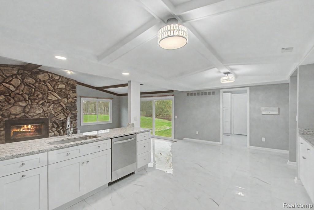 5394 Pond Bluff Drive, West Bloomfield, MI 48323 — Photo 12