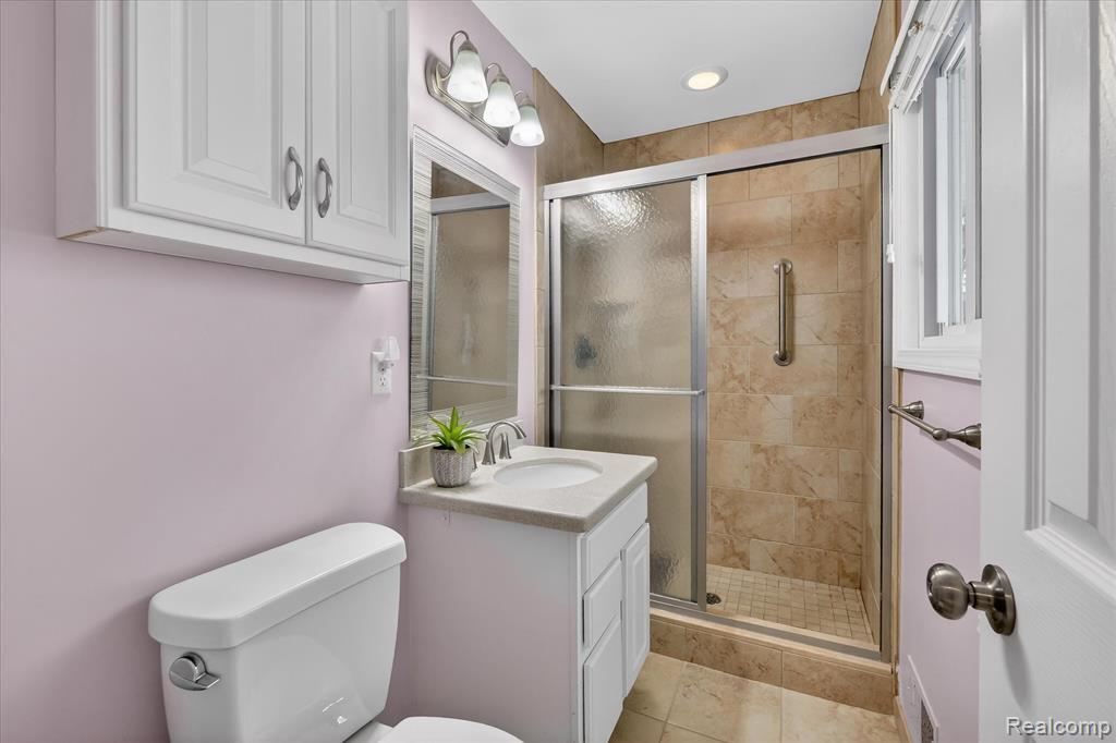 5124 Driftwood Drive, Commerce Twp, MI 48382 — Photo 20