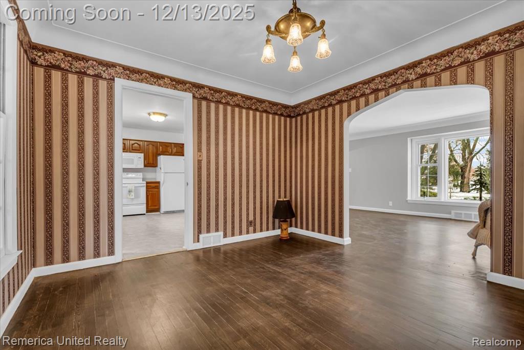 27510 California Drive SE, Lathrup Village, MI 48076 — Photo 9