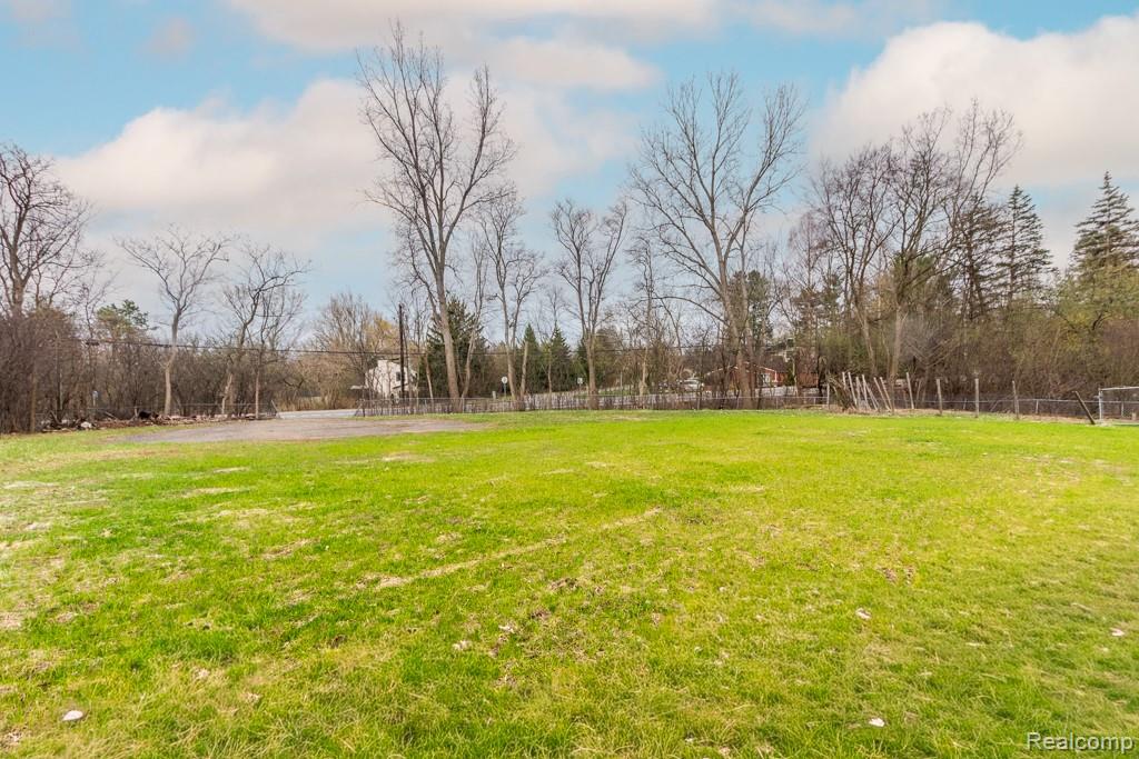 5394 Pond Bluff Drive, West Bloomfield, MI 48323 — Photo 43
