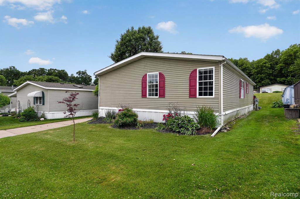 11595 Clearwater Drive, Fenton, MI 48430 — Photo 5