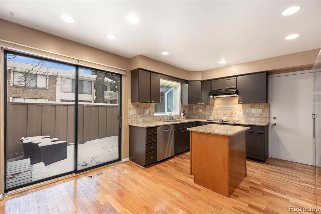 7411 Pebble Point, West Bloomfield, MI — Photo 9