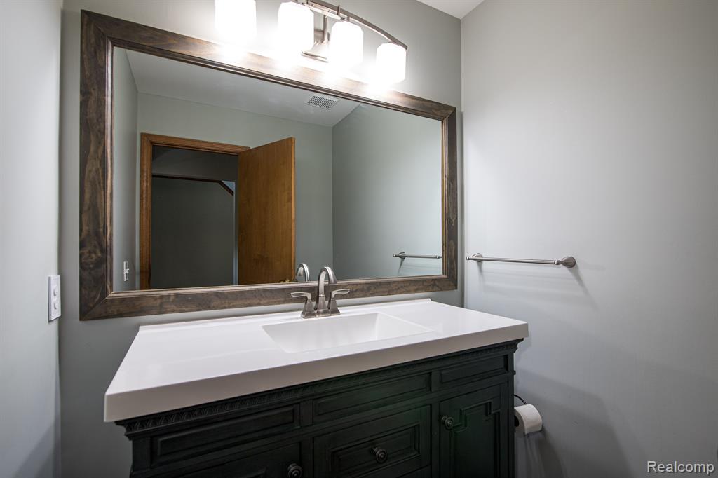 22140 River Ridge Trail, Farmington Hills, MI 48335 — Photo 9