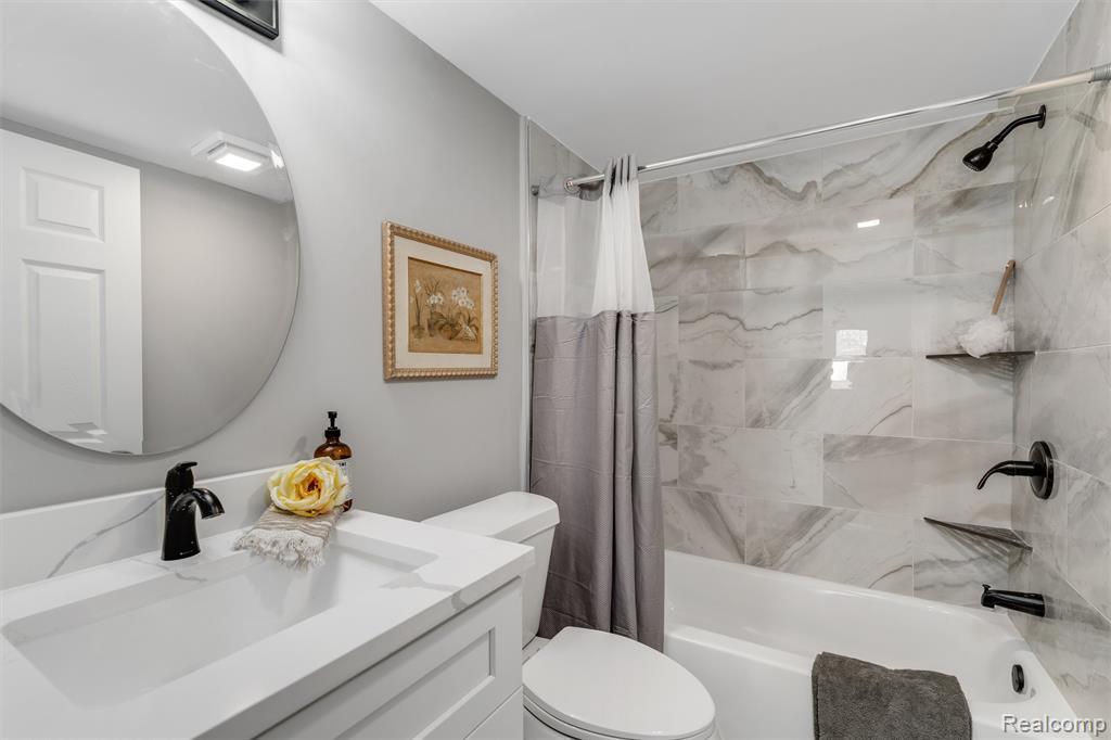 4824 Hyde Park Drive, Troy, MI 48085 — Photo 18