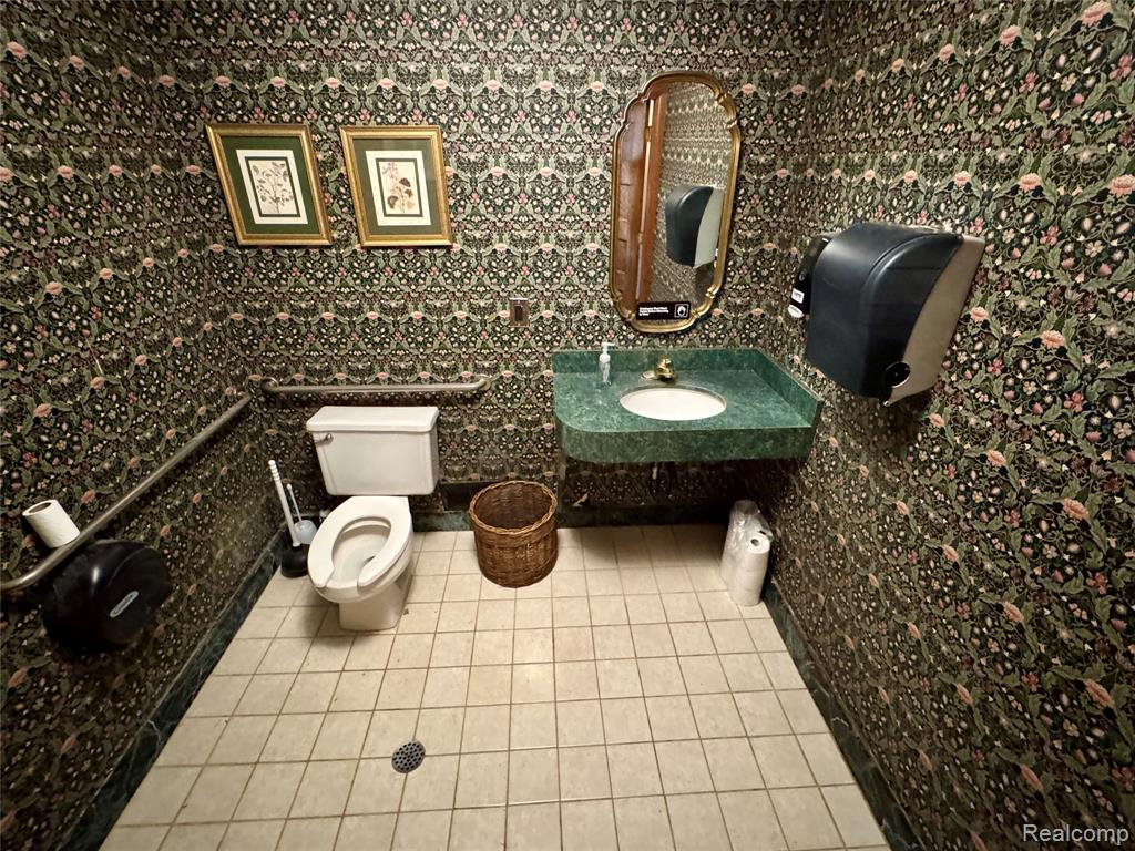 2156 W JEFFERSON Avenue, Trenton, MI, 48183