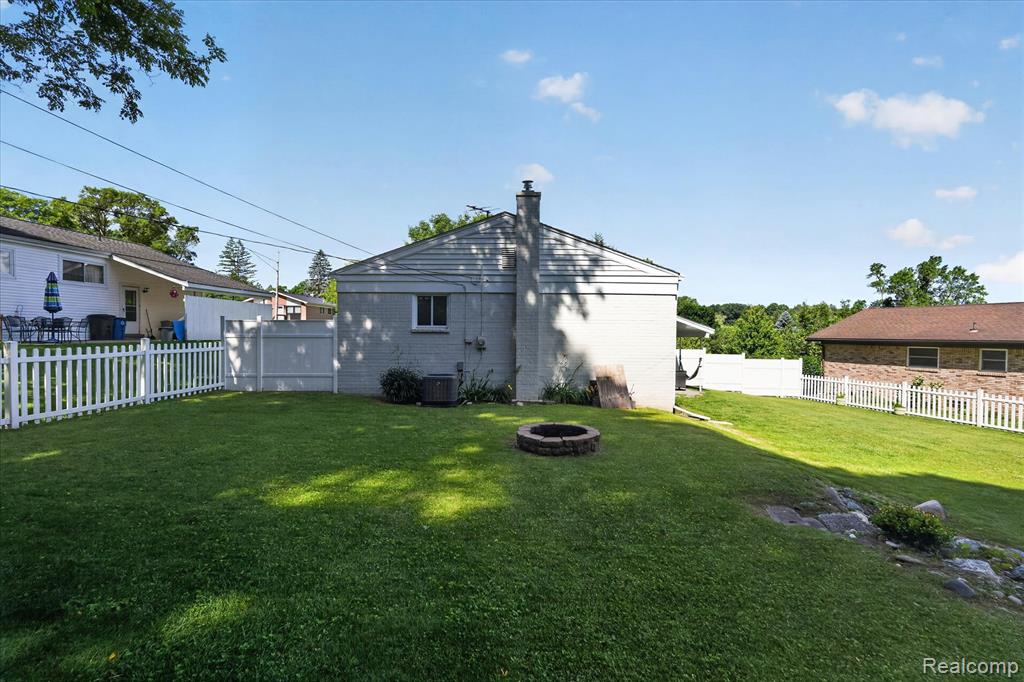 852 Manor Drive, Milford, MI 48381 — Photo 35