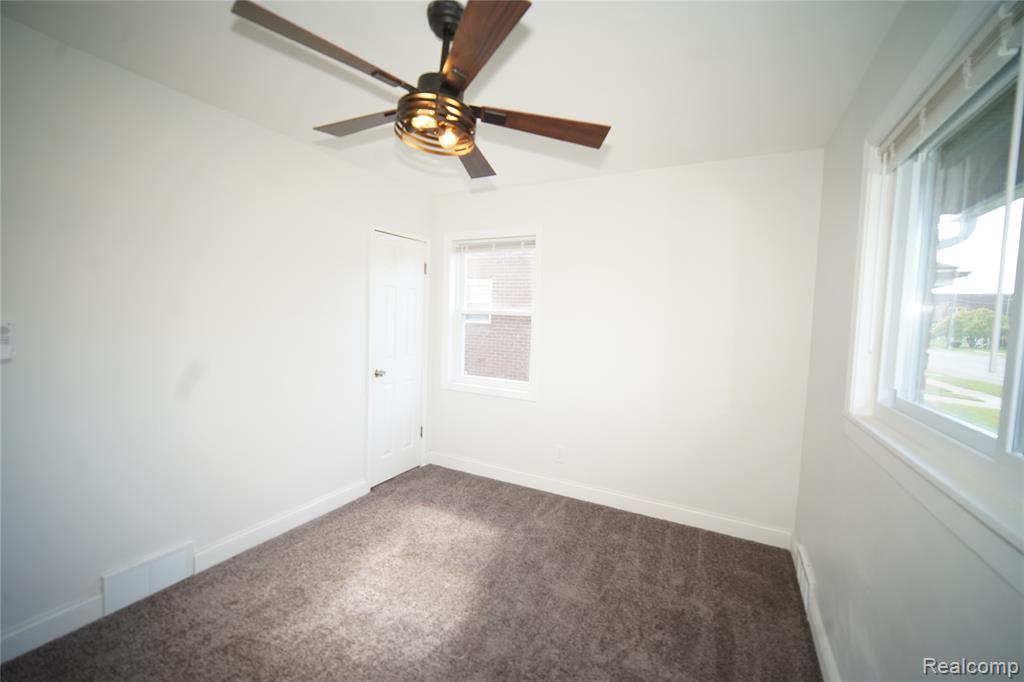 16047 W Chicago Street, Detroit, MI 48228 — Photo 10