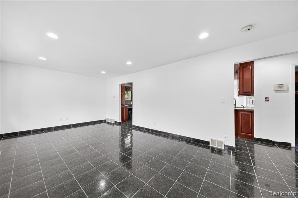 8452 Doncaster, Sterling Heights, MI 48312 — Photo 9